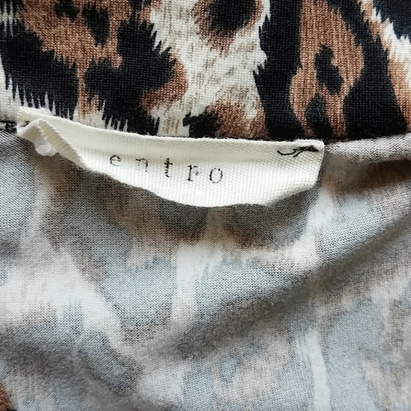 Entro Leopard Print Top - Picture 2 of 3